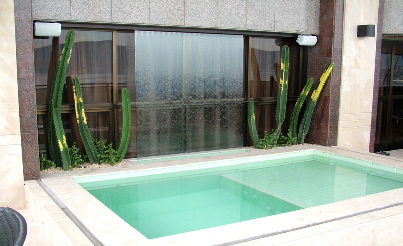Cortina de água em complemento a piscina