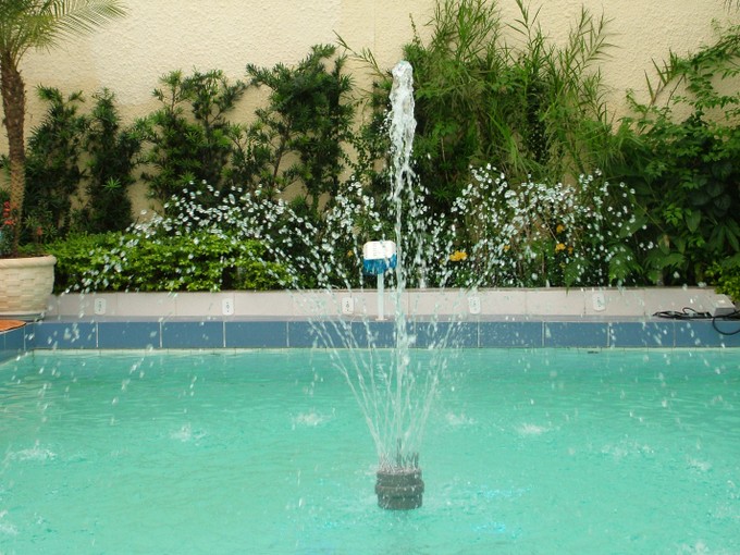 Fontes ornamentais para piscinas 2